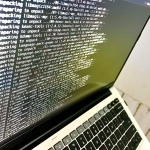 Ascesa di un'alternativa: come un sistema operativo aperto sta sfidando i colossi della tecnologia